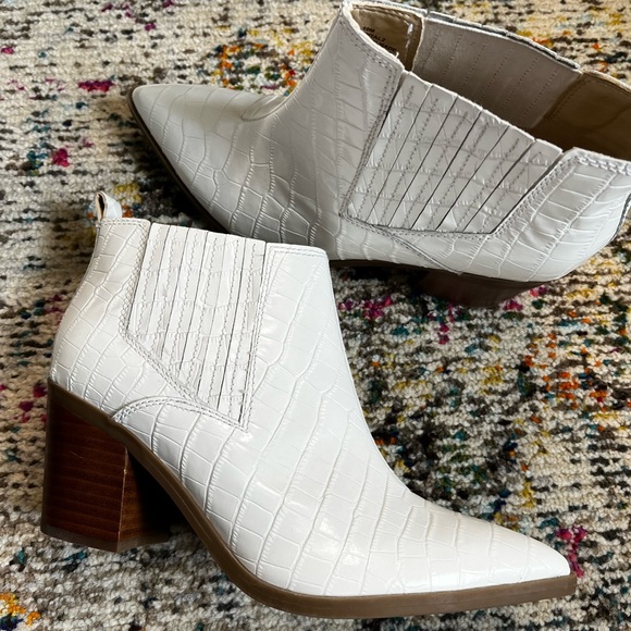 Marc Fisher Leather pointed toe boots - Picture 2 of 4